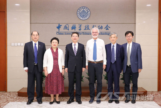 from right to left: Qin Jiuyi, Xue Lan, Elies Molin, He Junke, Luo Hui, Wang Qinglin